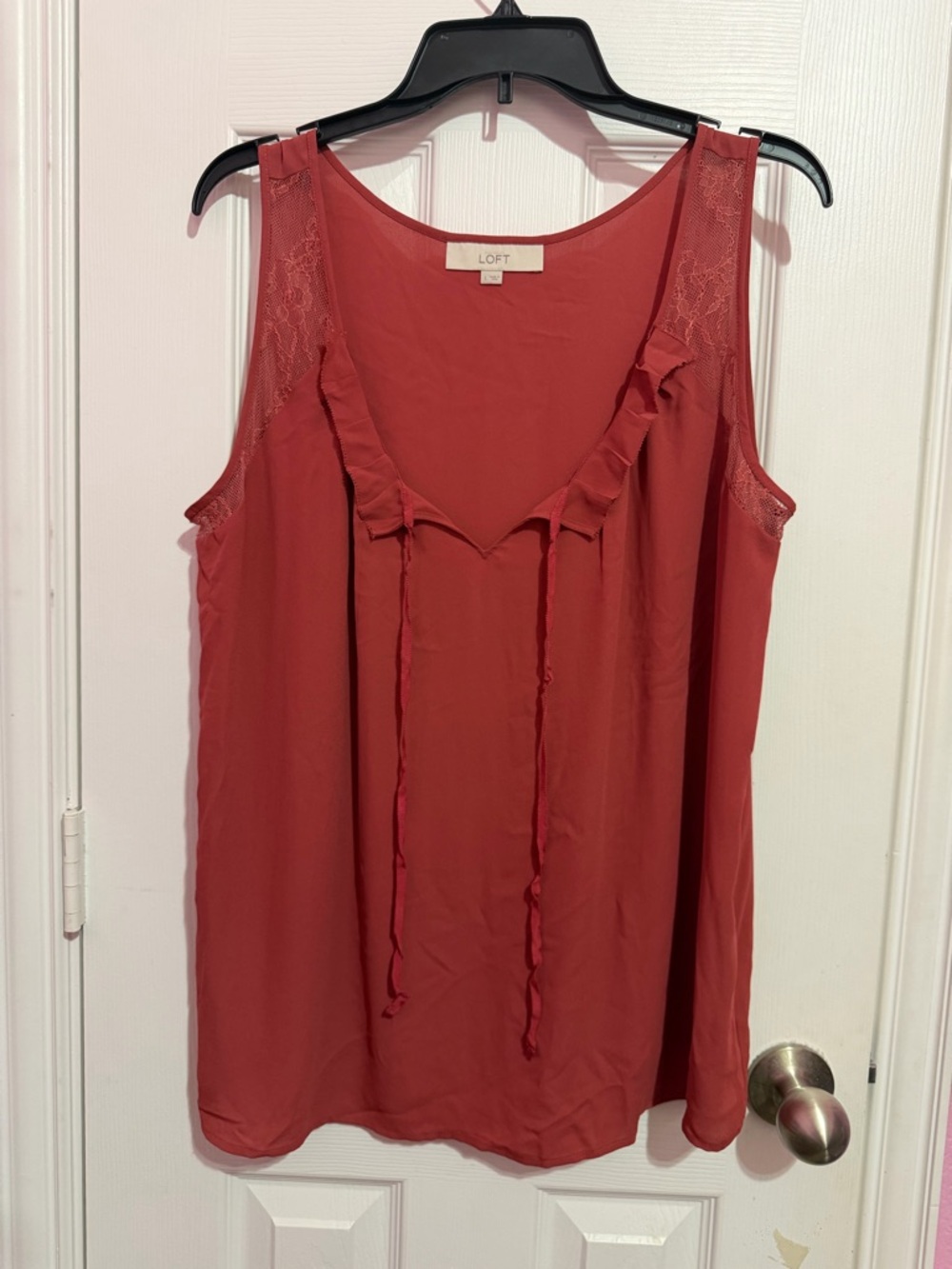 LOFT Sleeveless Blouse – Coral/Brick Red large